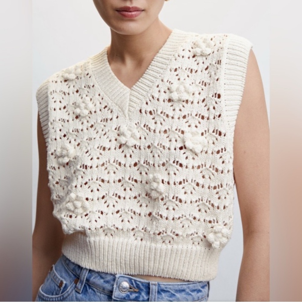 Industry Republic ivory 3D floral crochet knit  sweater vest size xsmall NWOT